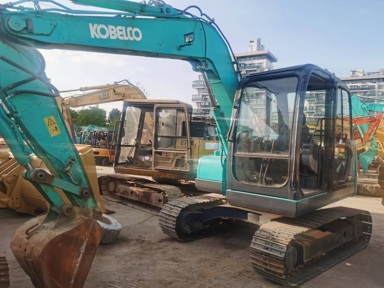 KOBELCO SK75 - Mini pelle: photos 1 KOBELCO SK75 - Mini pelle: photos 1