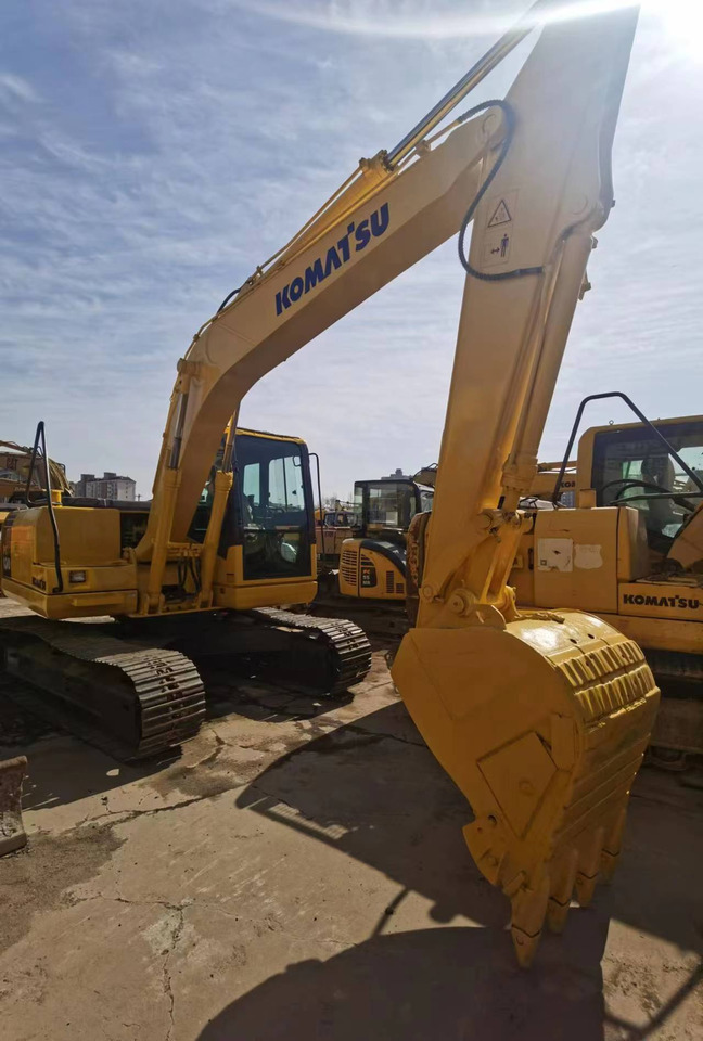 KOMATSU PC130-7 - Pelle sur chenille: photos 3 KOMATSU PC130-7 - Pelle sur chenille: photos 3