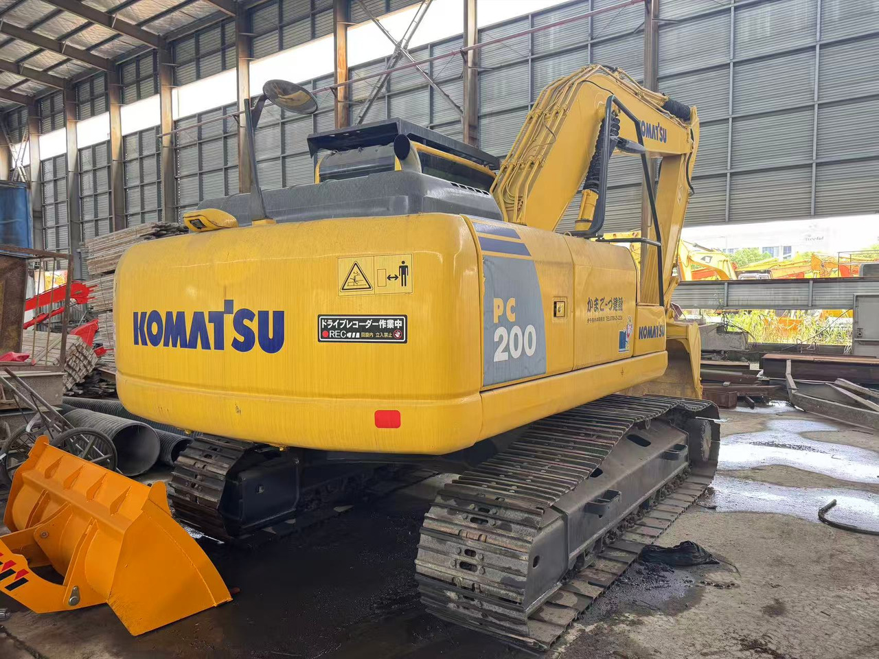 KOMATSU PC200-8 - Pelle sur chenille: photos 2 KOMATSU PC200-8 - Pelle sur chenille: photos 2