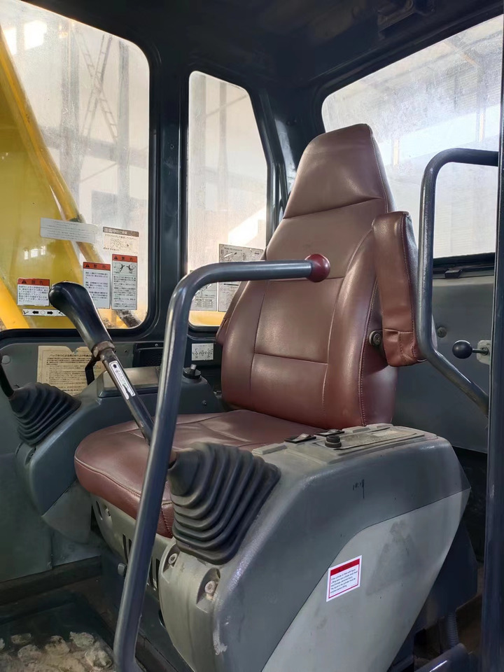 KOMATSU PC60-7 - Pelle sur chenille: photos 4 KOMATSU PC60-7 - Pelle sur chenille: photos 4