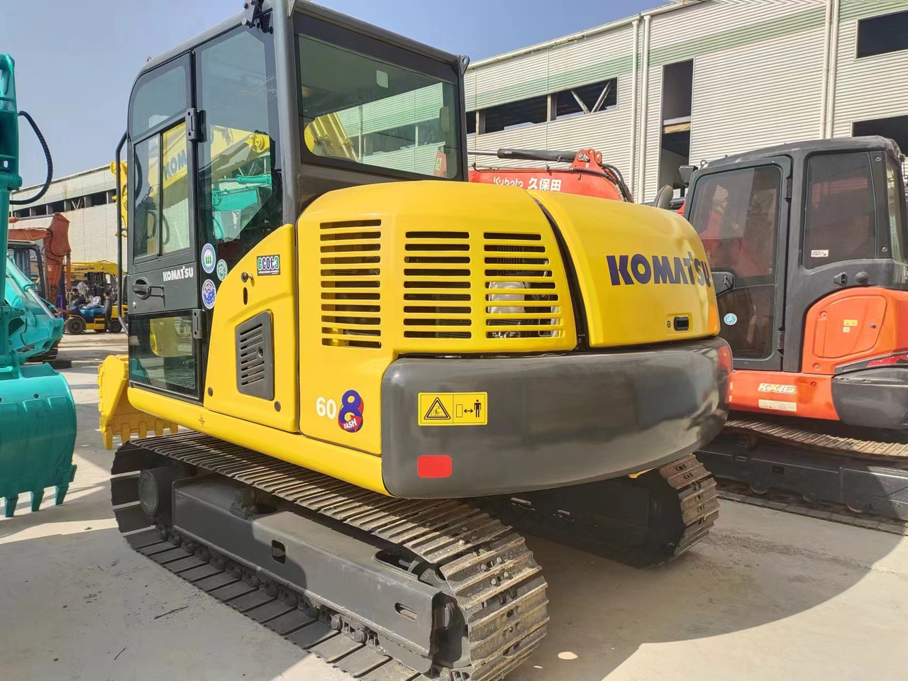 KOMATSU PC60-8 - Mini pelle: photos 1 KOMATSU PC60-8 - Mini pelle: photos 1