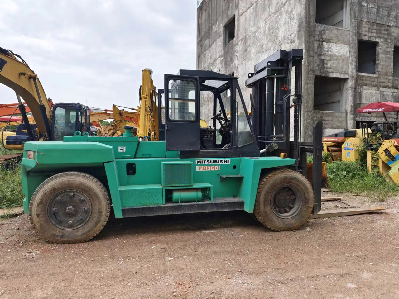 MITSUBISHI 16ton diesel forklift Japan made - Chariot élévateur diesel: photos 2 MITSUBISHI 16ton diesel forklift Japan made - Chariot élévateur diesel: photos 2