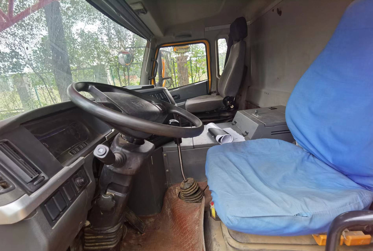 SANY STC800 - Grue mobile: photos 4 SANY STC800 - Grue mobile: photos 4