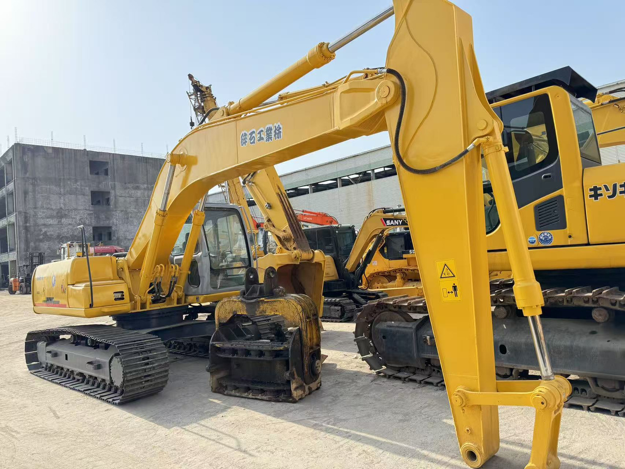 SUMITOMO SH200 - Pelle sur chenille: photos 1 SUMITOMO SH200 - Pelle sur chenille: photos 1