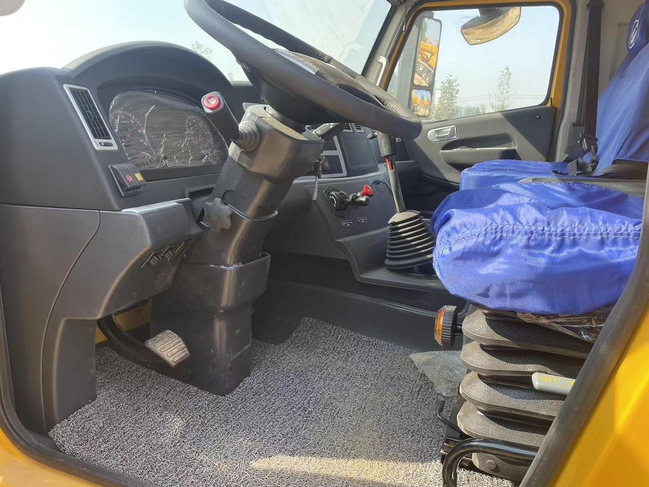 XCMG QY70K - crédit-bail XCMG QY70K: photos 7 XCMG QY70K - crédit-bail XCMG QY70K: photos 7