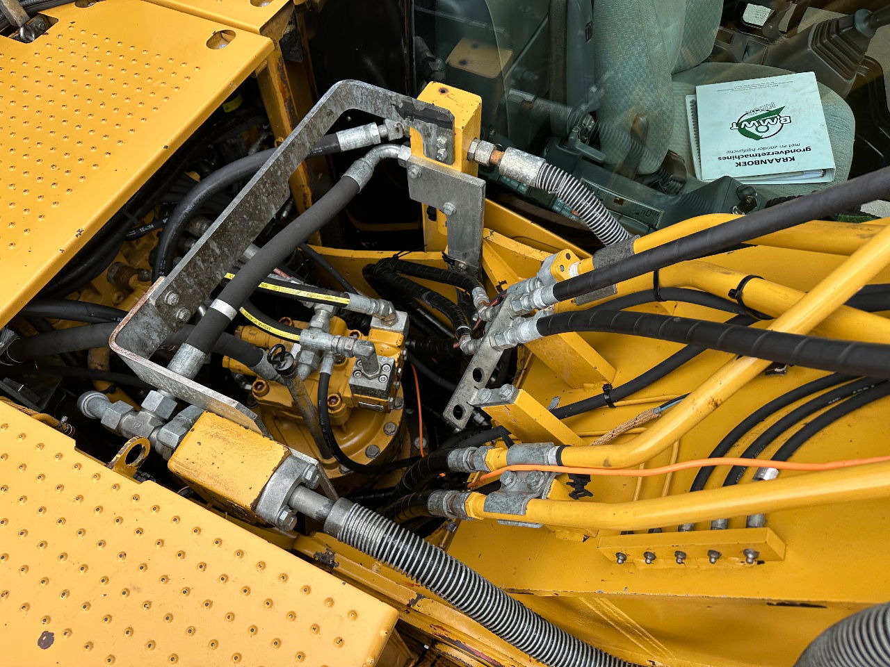 Pelle sur chenille Caterpillar 319D: photos 26