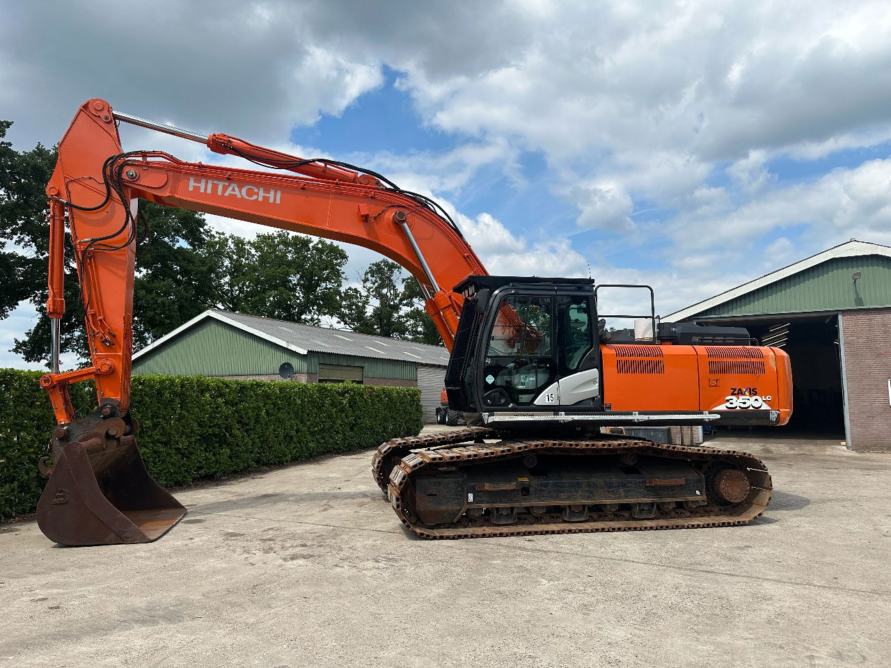 Hitachi ZX350LC-6 - Pelle sur chenille: photos 3 Hitachi ZX350LC-6 - Pelle sur chenille: photos 3