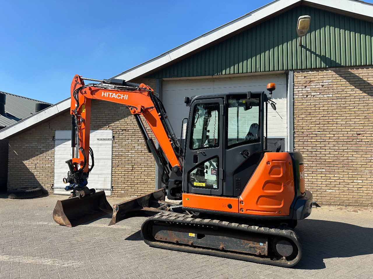 Hitachi ZX65USB-5A CLR - Mini pelle: photos 2 Hitachi ZX65USB-5A CLR - Mini pelle: photos 2