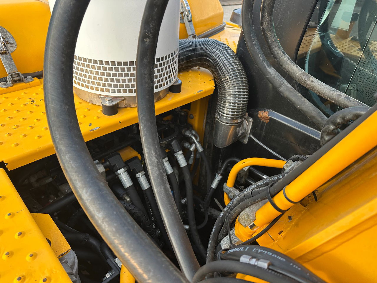 Pelle sur pneus JCB JS145W: photos 13