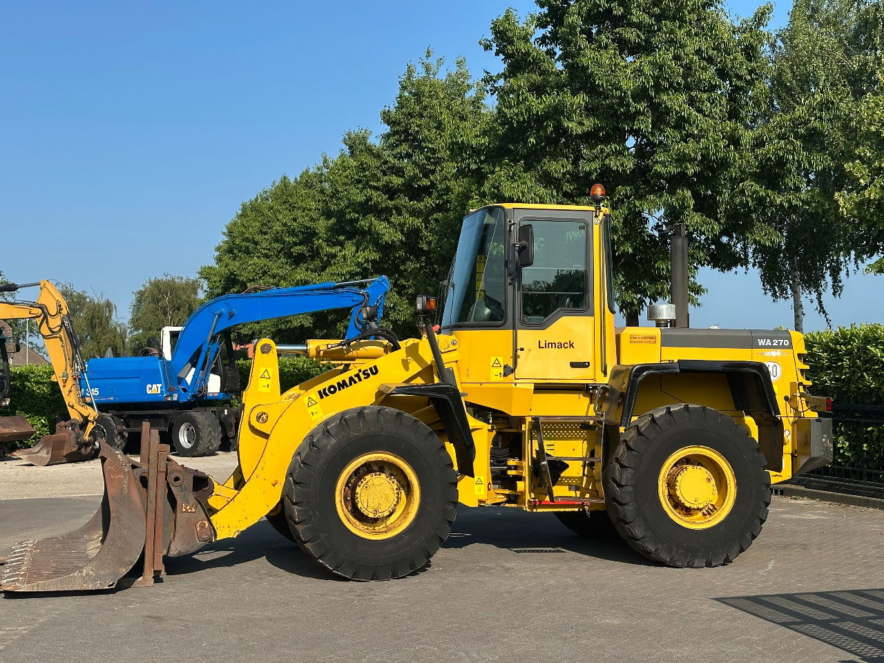Komatsu WA270-3 - Chargeuse sur pneus: photos 2 Komatsu WA270-3 - Chargeuse sur pneus: photos 2
