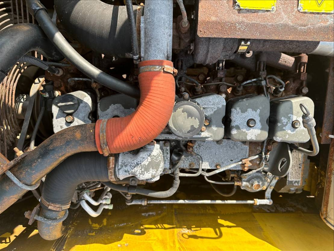 Pelle sur chenille New Holland E215: photos 6