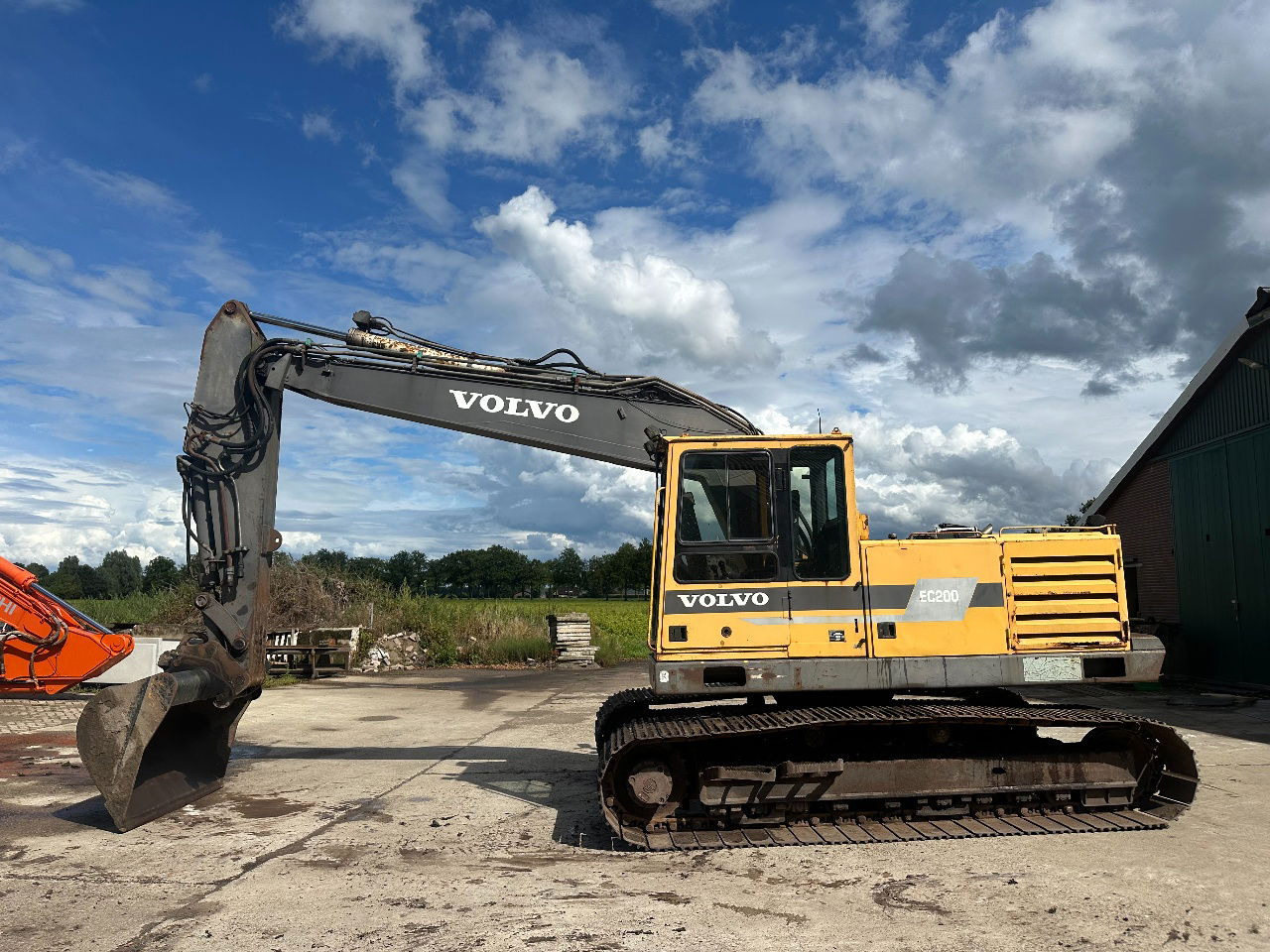 Volvo EC200 - Pelle sur chenille: photos 1 Volvo EC200 - Pelle sur chenille: photos 1