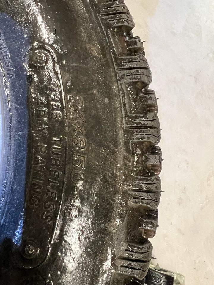 Dekk passer Massey Ferguson 1525 - Roue complète pour Machine agricole: photos 3 Dekk passer Massey Ferguson 1525 - Roue complète pour Machine agricole: photos 3