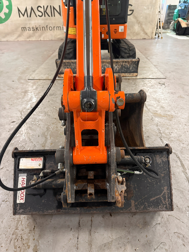 Mini pelle Hitachi ZX26U-6: photos 8