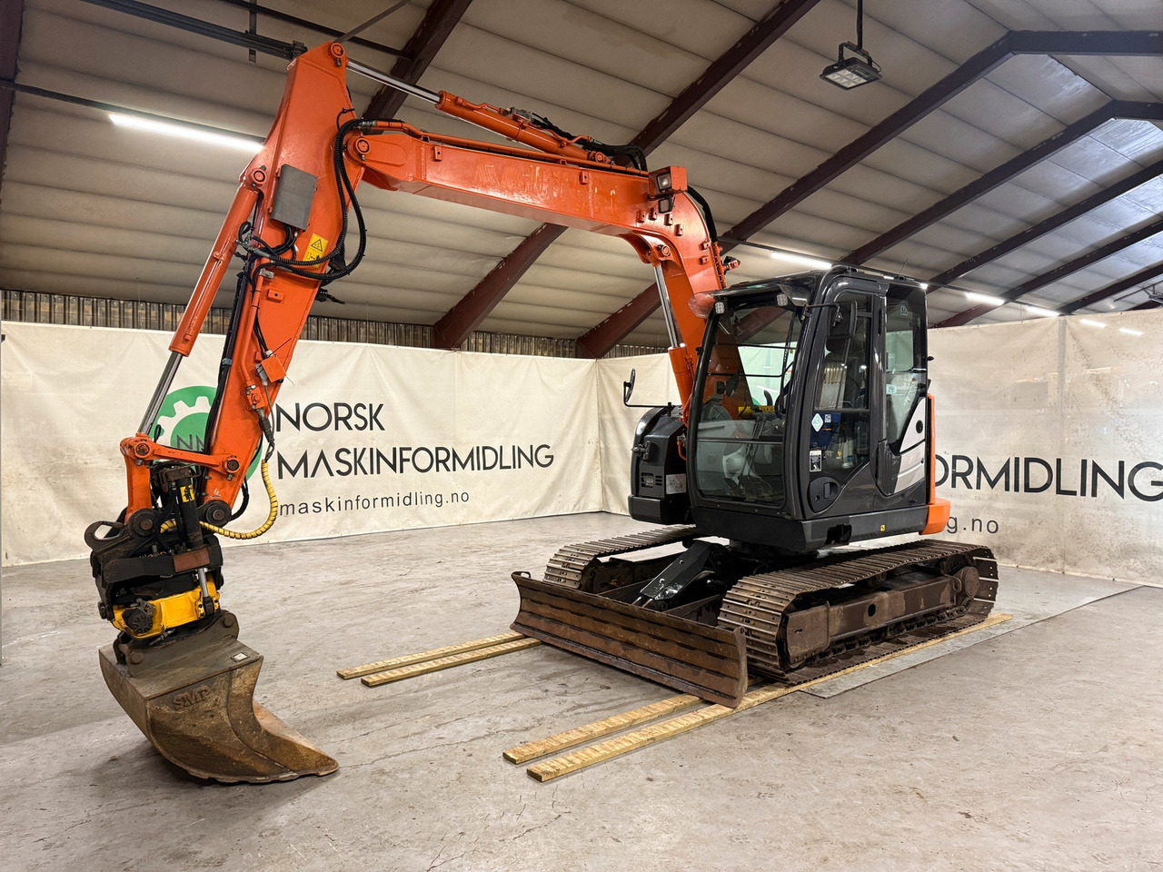 Hitachi ZX85US-5A - Pelle sur chenille: photos 1 Hitachi ZX85US-5A - Pelle sur chenille: photos 1