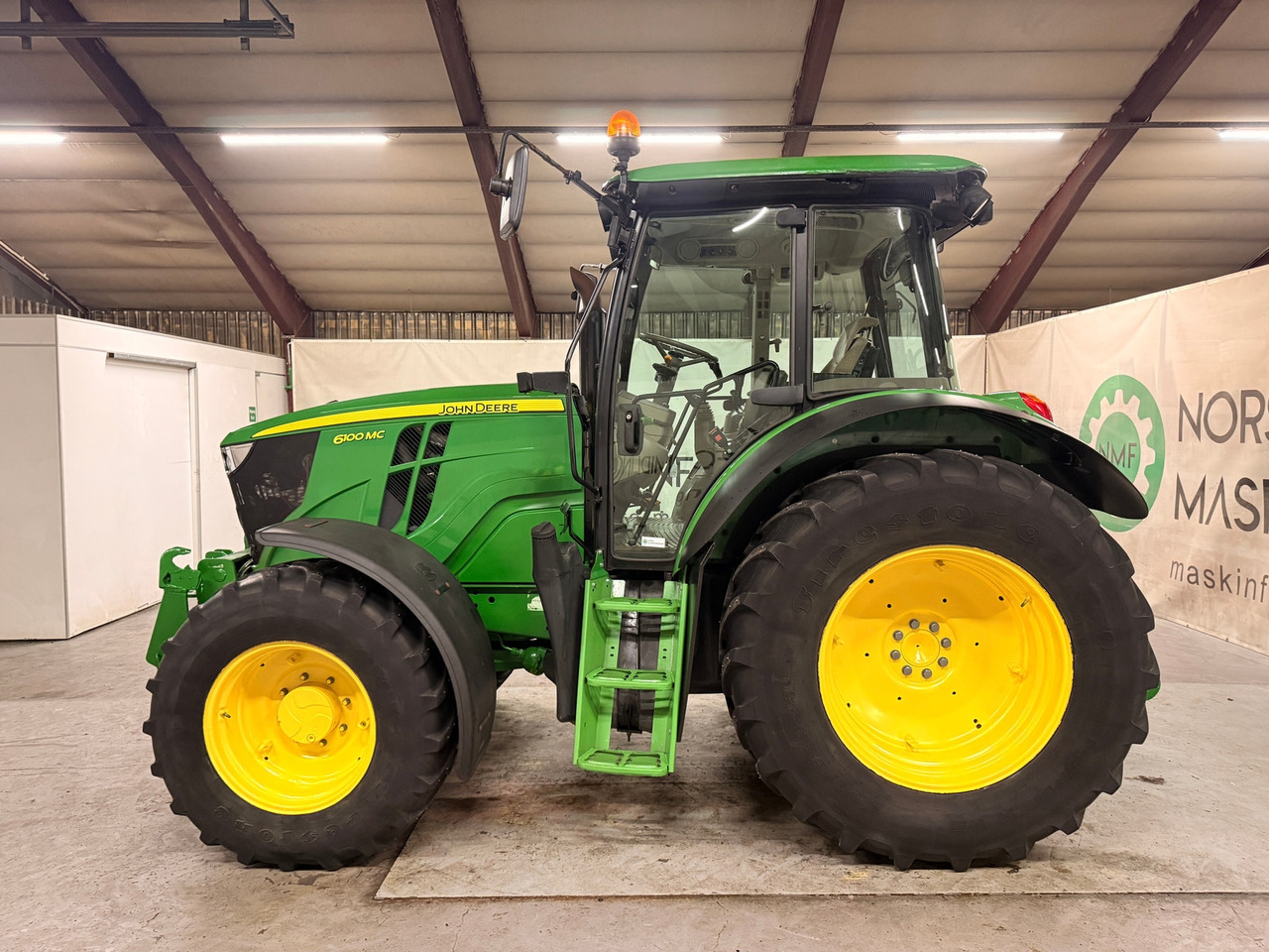 John Deere 6100MC 40 km/t - Tracteur agricole: photos 2 John Deere 6100MC 40 km/t - Tracteur agricole: photos 2