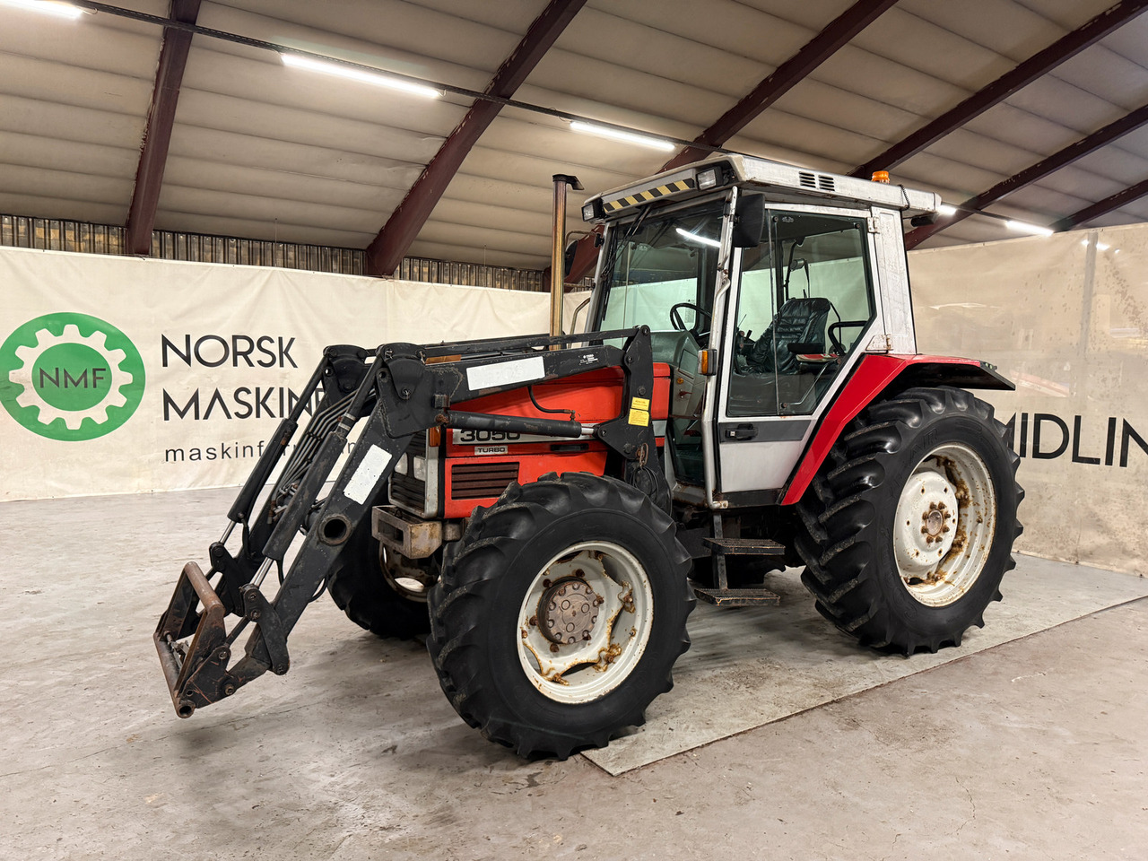 Massey Ferguson 3050 - Tracteur agricole: photos 1 Massey Ferguson 3050 - Tracteur agricole: photos 1