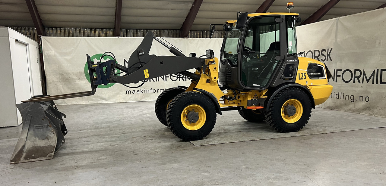 Volvo JL25H - Chargeuse sur pneus: photos 1 Volvo JL25H - Chargeuse sur pneus: photos 1