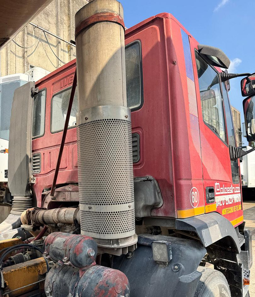 BETONIERA IVECO 410E42 8X4 - Camion malaxeur: photos 3 BETONIERA IVECO 410E42 8X4 - Camion malaxeur: photos 3