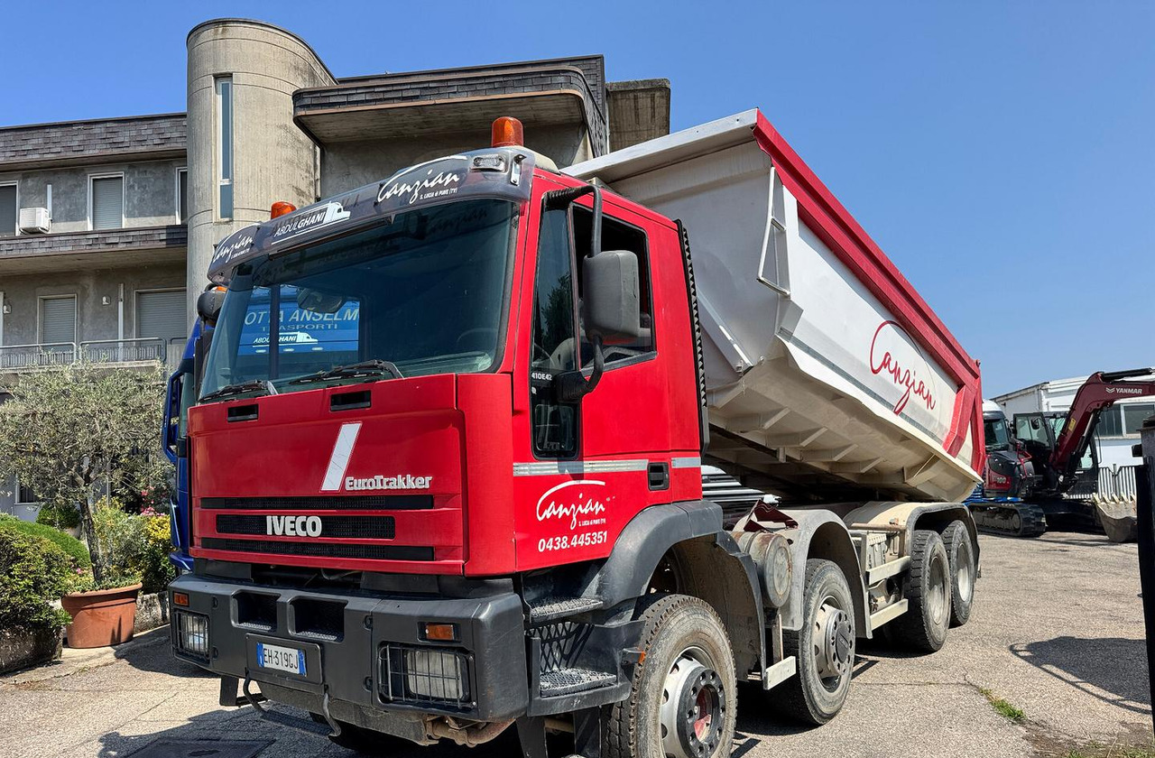 IVECO TRAKKER 420 - 8X4 - Camion benne: photos 2 IVECO TRAKKER 420 - 8X4 - Camion benne: photos 2