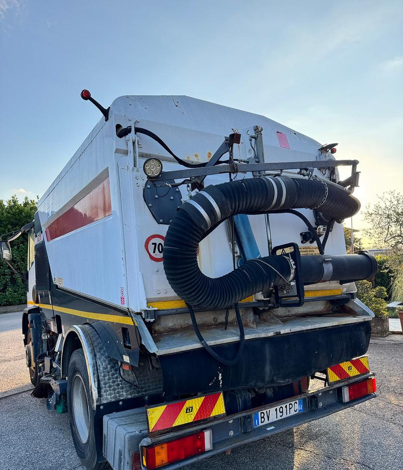 Iveco EuroCargo 150E18 spazzatrice - Balayeuse de voirie: photos 4 Iveco EuroCargo 150E18 spazzatrice - Balayeuse de voirie: photos 4