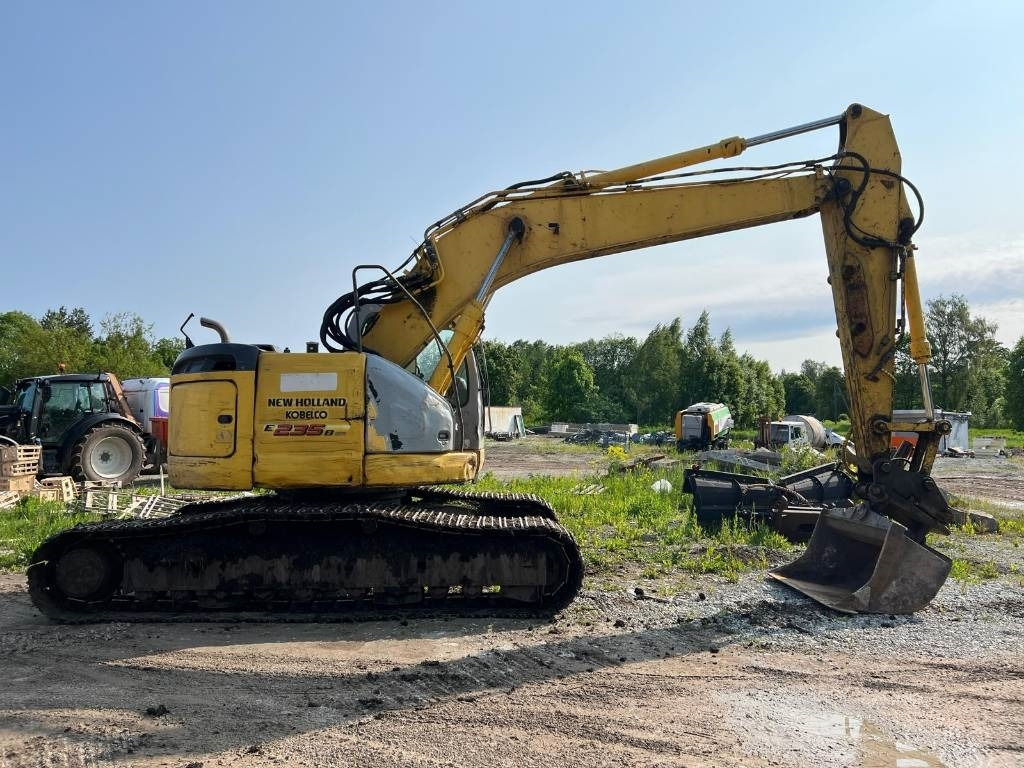 Pelle sur chenille NEW HOLLAND KOBELCO E235BSRLC-2: photos 6