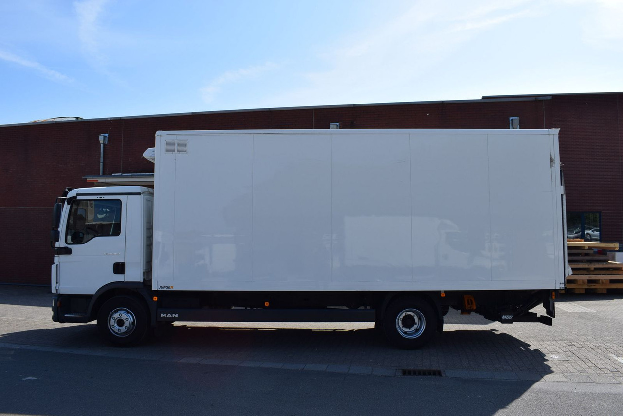 MAN TGL 8.180 Kühlkoffer 6,20mLBW 1000KG Klima - Utilitaire frigorifique: photos 3 MAN TGL 8.180 Kühlkoffer 6,20mLBW 1000KG Klima - Utilitaire frigorifique: photos 3
