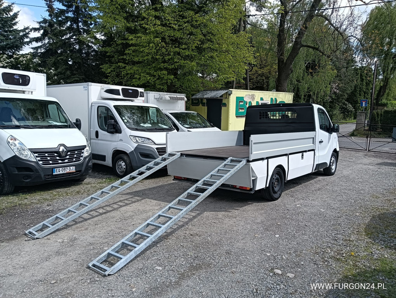 RENAULT TRAFIC SKRZYNIA PAKA Z NAJAZDAMI I PÓŁKAMI NR 689 - Fourgon plateau: photos 4 RENAULT TRAFIC SKRZYNIA PAKA Z NAJAZDAMI I PÓŁKAMI NR 689 - Fourgon plateau: photos 4