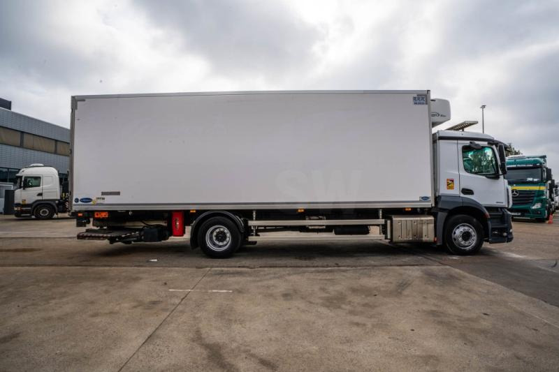 Mercedes ANTOS 1833 +CARRIER SUPRA MULTI 1250Mt+DHOLLANDIA 2.5T - Camion frigorifique: photos 3 Mercedes ANTOS 1833 +CARRIER SUPRA MULTI 1250Mt+DHOLLANDIA 2.5T - Camion frigorifique: photos 3