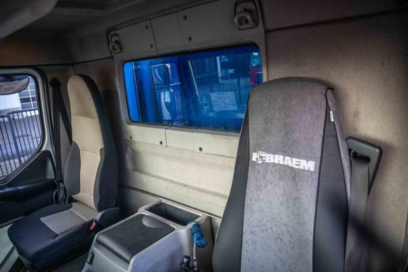 Renault PEMIUM LANDER 340 DXI-6X2 - crédit-bail Renault PEMIUM LANDER 340 DXI-6X2: photos 9 Renault PEMIUM LANDER 340 DXI-6X2 - crédit-bail Renault PEMIUM LANDER 340 DXI-6X2: photos 9