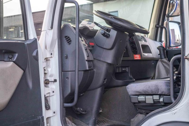 Renault PEMIUM LANDER 340 DXI-6X2 - crédit-bail Renault PEMIUM LANDER 340 DXI-6X2: photos 8 Renault PEMIUM LANDER 340 DXI-6X2 - crédit-bail Renault PEMIUM LANDER 340 DXI-6X2: photos 8