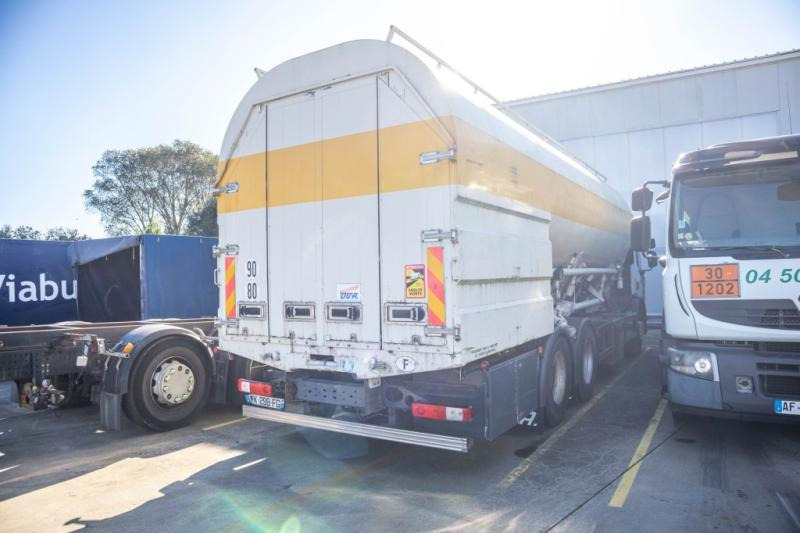 Renault PREMIUM 320 DXI+CITERNE ALIMENTAIRE ( engine problem) - Camion citerne: photos 3 Renault PREMIUM 320 DXI+CITERNE ALIMENTAIRE ( engine problem) - Camion citerne: photos 3