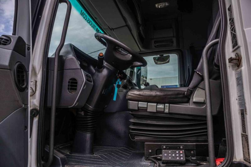 Photo d'intérieur 1: Tracteur routier Mercedes ACTROS 1844 LS-MP3+E5+VOITH