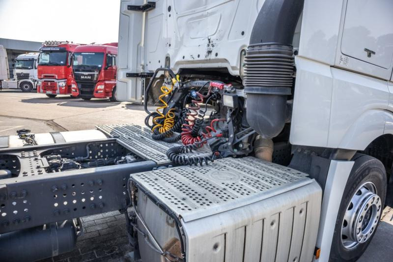 Tracteur routier Mercedes ACTROS 1845 LS: photos 6 Tracteur routier Mercedes ACTROS 1845 LS: photos 6