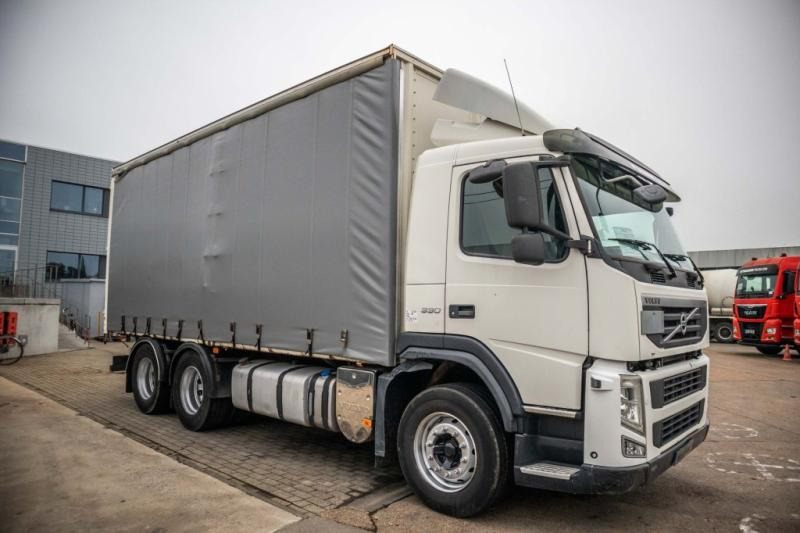 Volvo FM 330-6x2-E5+10 pneus/tires - Camion à rideaux coulissants: photos 2 Volvo FM 330-6x2-E5+10 pneus/tires - Camion à rideaux coulissants: photos 2