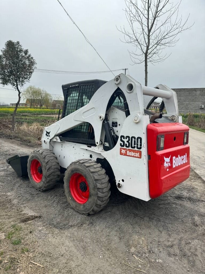 Bobcat S 300 - Mini chargeuse: photos 5 Bobcat S 300 - Mini chargeuse: photos 5