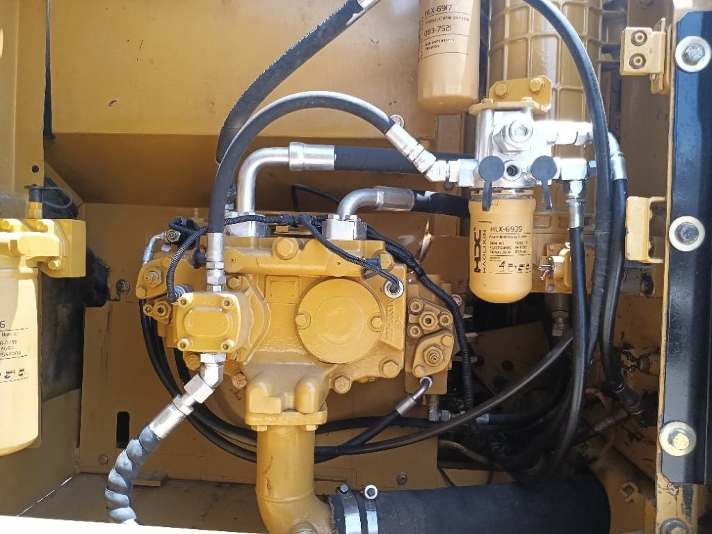 Pelle sur chenille CAT 320D2L: photos 8