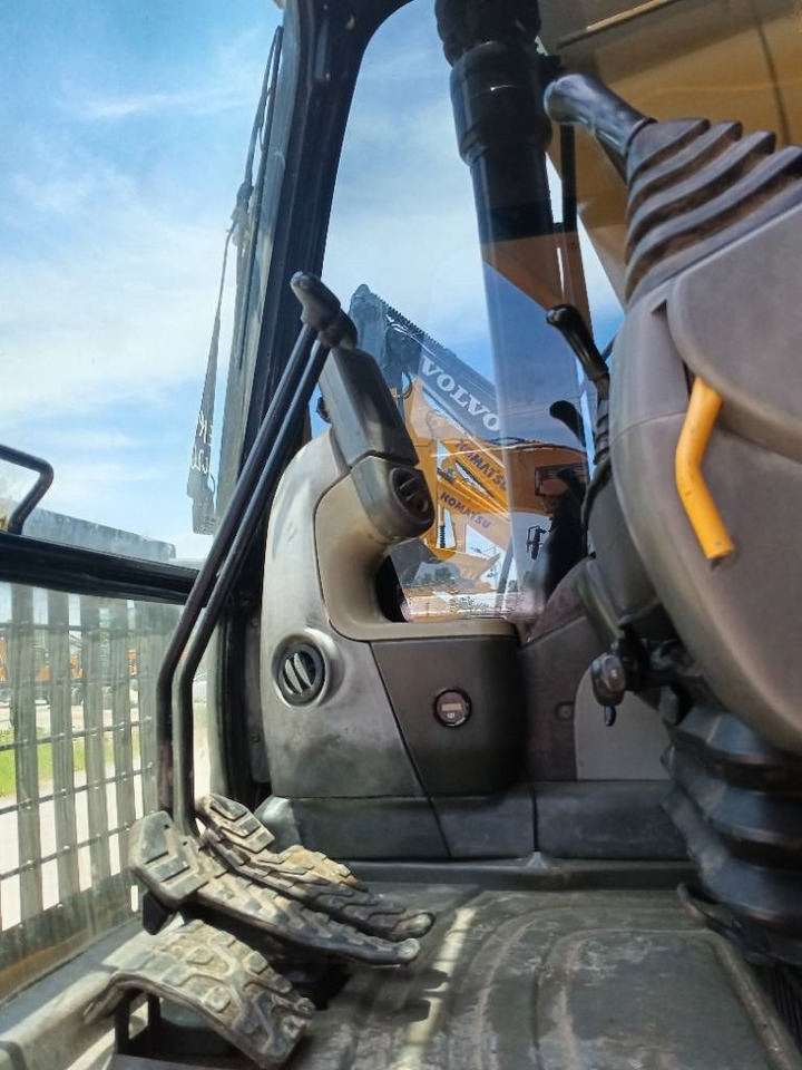 Pelle sur chenille CAT 320D2L: photos 6