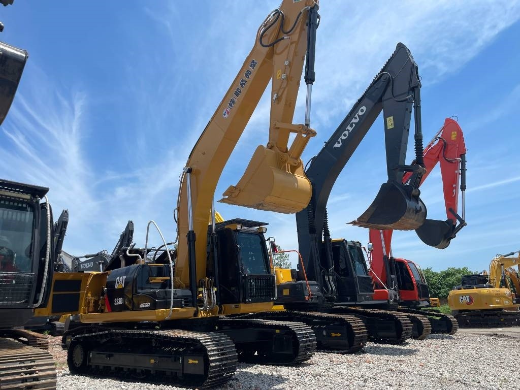 CAT 323D2 - Pelle sur chenille: photos 5 CAT 323D2 - Pelle sur chenille: photos 5