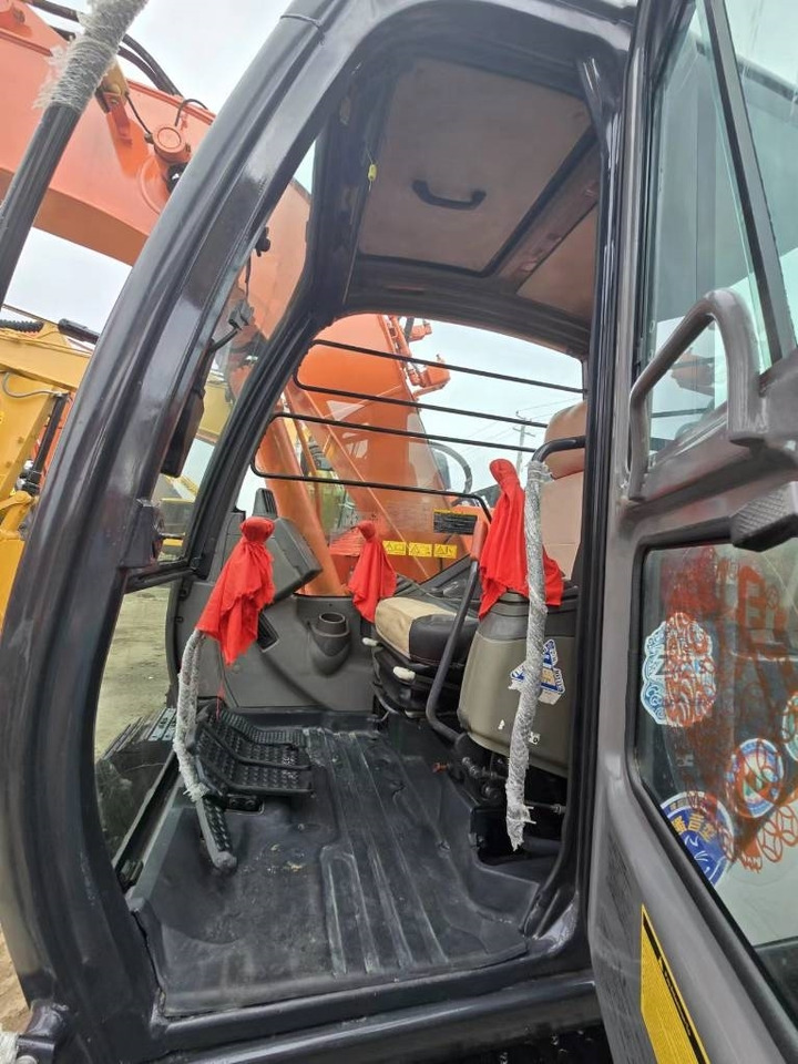 Hitachi ZX 135 US - Pelle sur chenille: photos 2 Hitachi ZX 135 US - Pelle sur chenille: photos 2