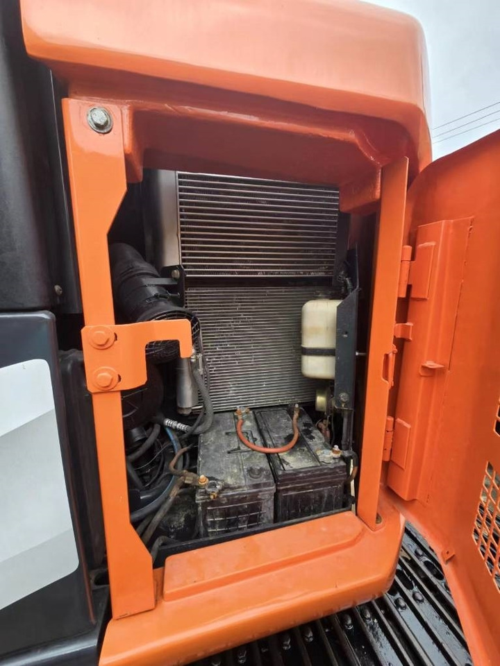 Hitachi ZX 135 US - Pelle sur chenille: photos 5 Hitachi ZX 135 US - Pelle sur chenille: photos 5