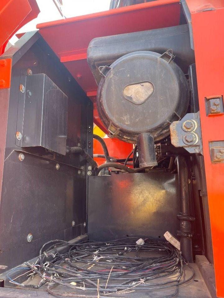 Pelle sur chenille Hitachi ZX 240: photos 8