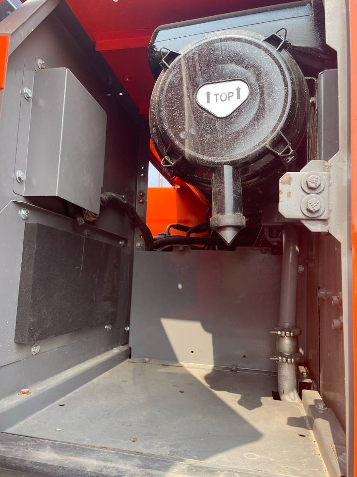 Hitachi ZX 240 - Pelle sur chenille: photos 4 Hitachi ZX 240 - Pelle sur chenille: photos 4