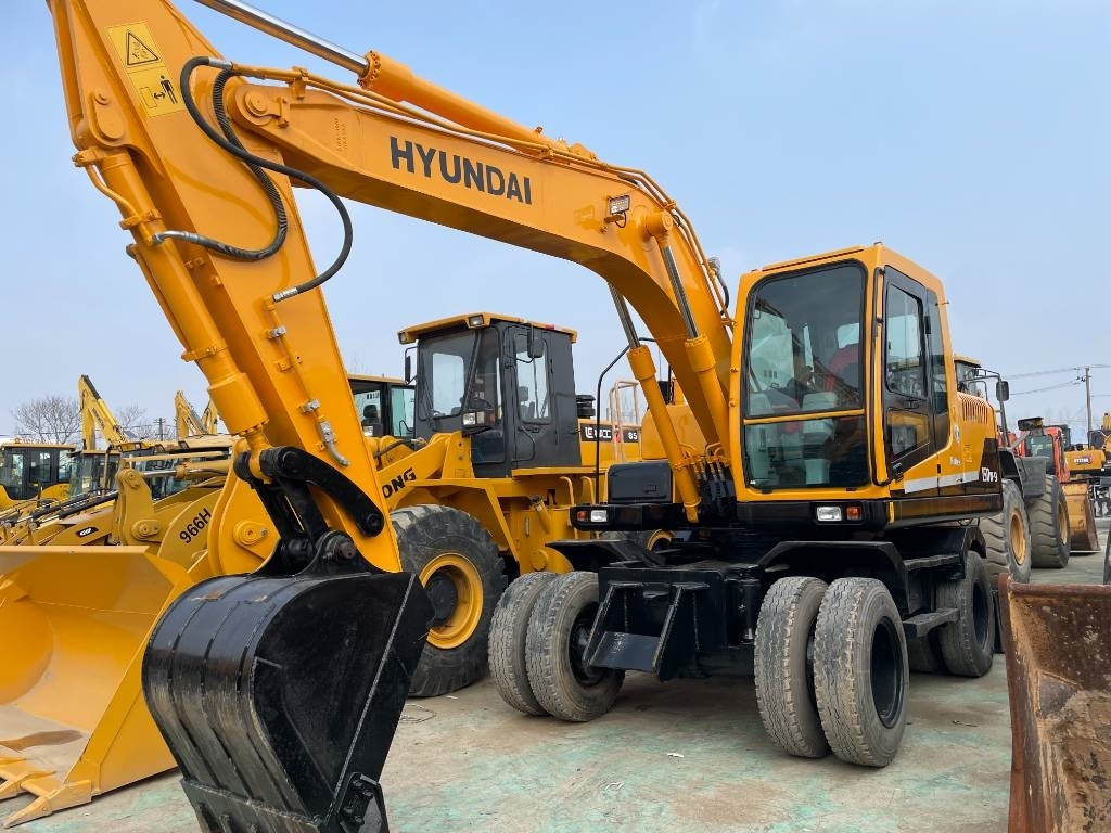 Hyundai R150W - Pelle sur pneus: photos 1 Hyundai R150W - Pelle sur pneus: photos 1