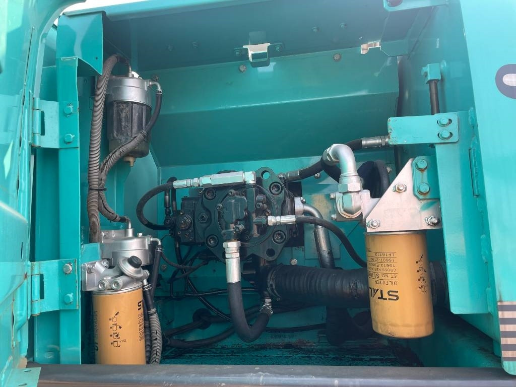 Kobelco SK 200 - Pelle sur chenille: photos 3 Kobelco SK 200 - Pelle sur chenille: photos 3