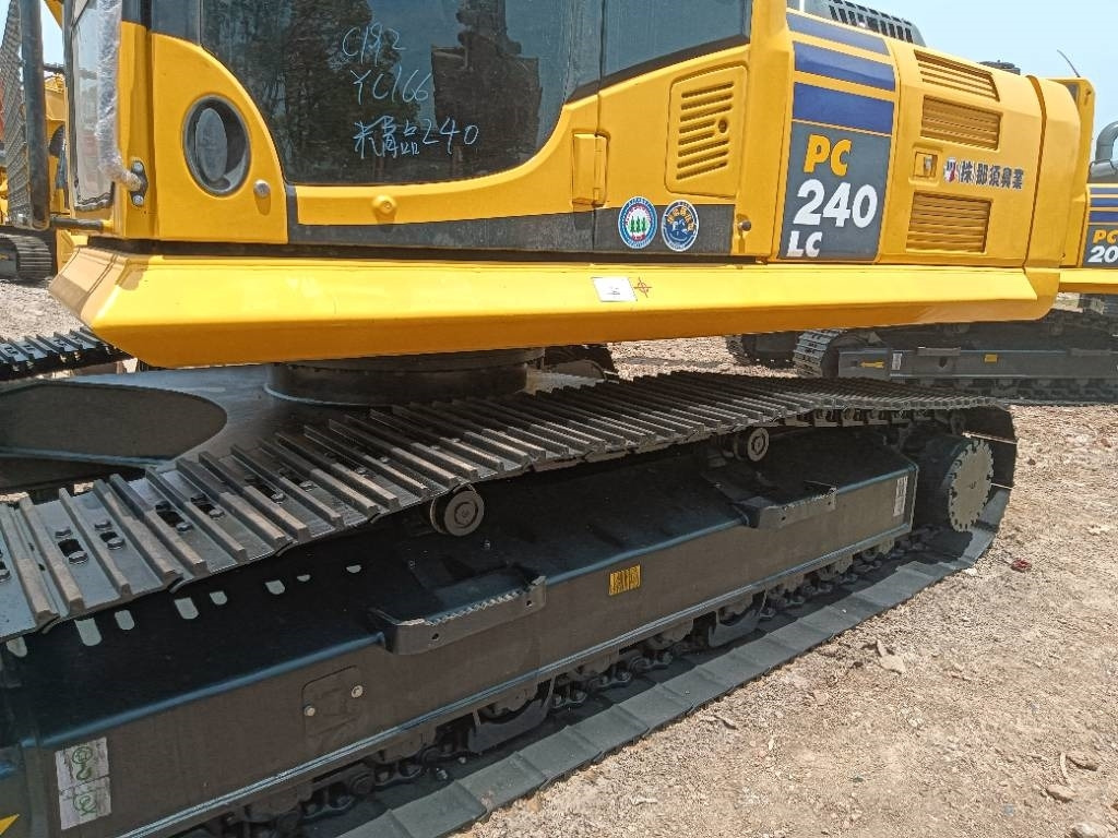 Komatsu PC 240  - Pelle sur chenille: photos 2 Komatsu PC 240  - Pelle sur chenille: photos 2