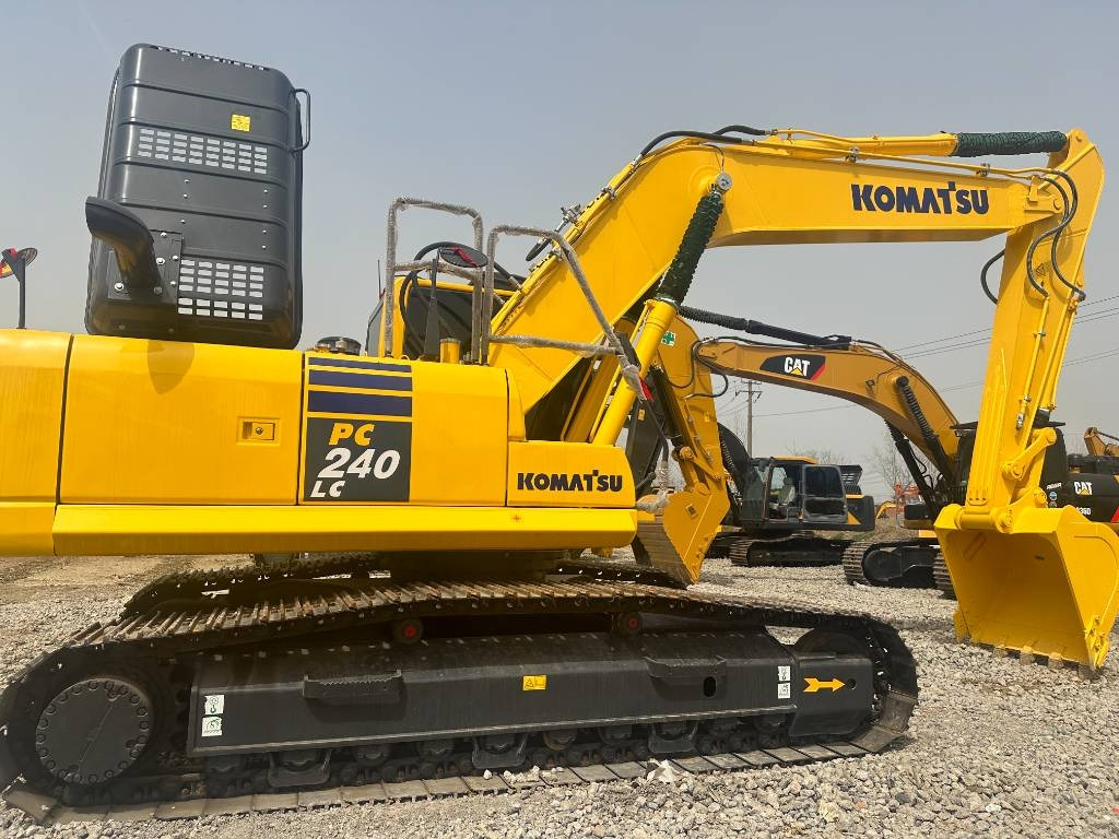Komatsu PC 240  - Pelle sur chenille: photos 1 Komatsu PC 240  - Pelle sur chenille: photos 1