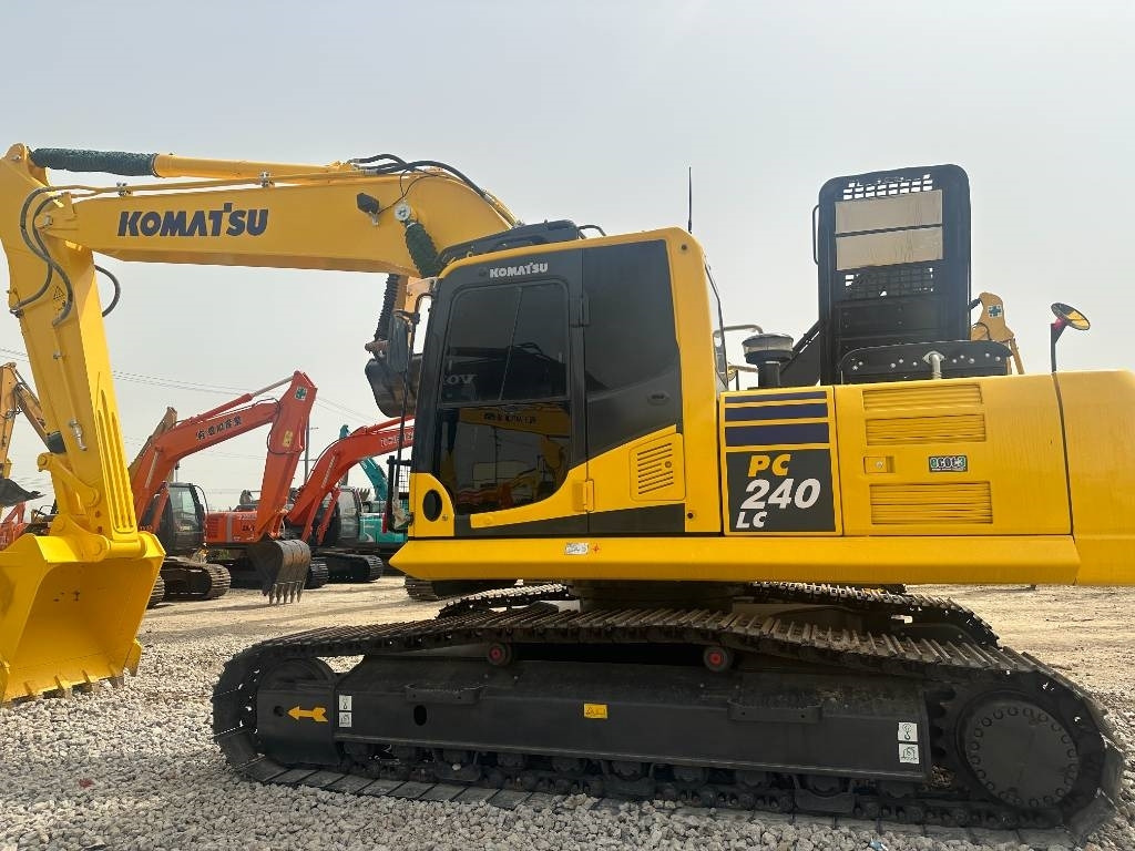 Komatsu PC 240  - Pelle sur chenille: photos 3 Komatsu PC 240  - Pelle sur chenille: photos 3