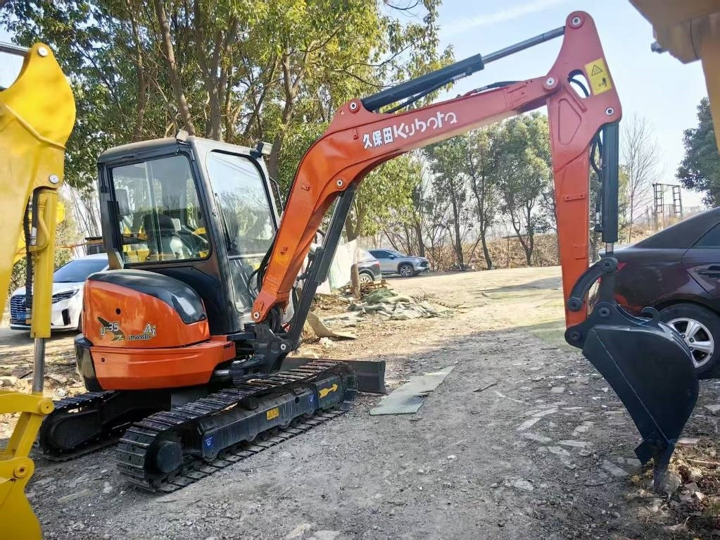 Kubota U 35 - Mini pelle: photos 1 Kubota U 35 - Mini pelle: photos 1