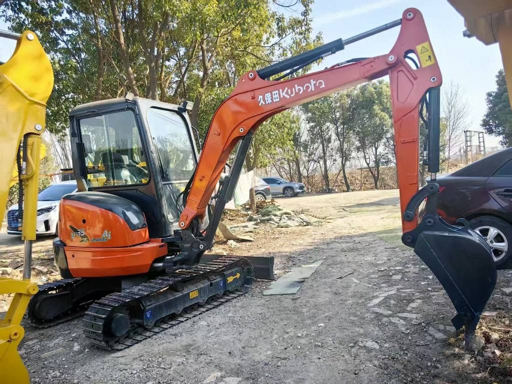 Kubota U 35 - Mini pelle: photos 1 Kubota U 35 - Mini pelle: photos 1